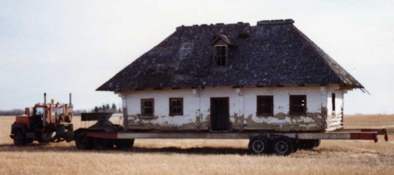 Paulencu House Restoration: Moving house.